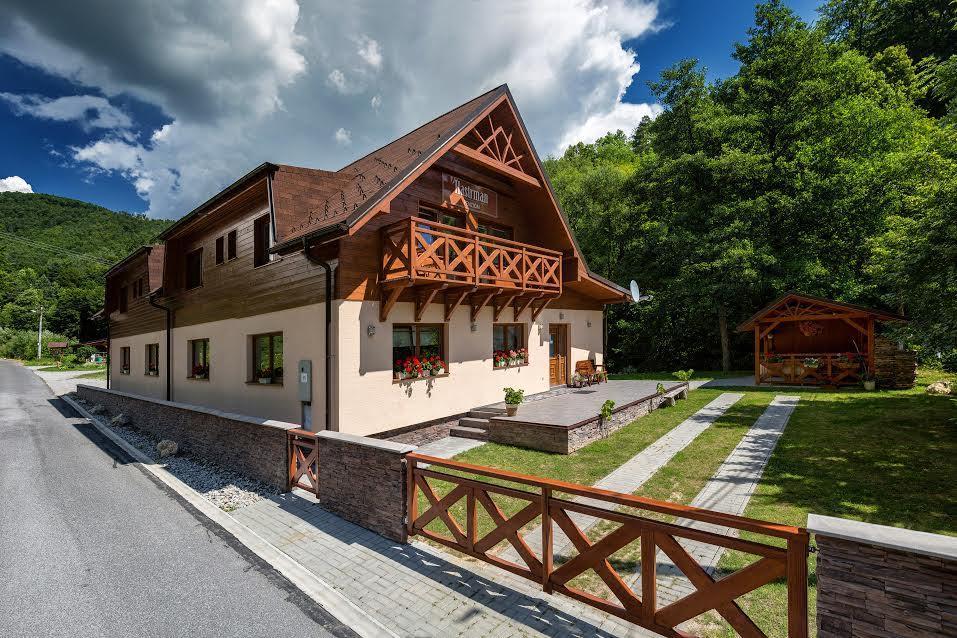Penzion Hastrman Banská Bystrica Exteriör bild